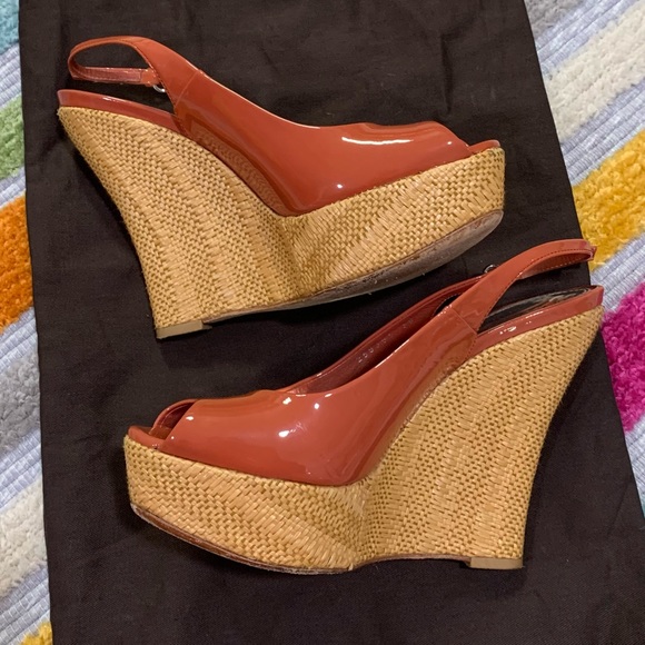 GUCCI Coral Vitello Vernice Soft Starfish Patent Leather Platform Wedges 258355 - Picture 9 of 16